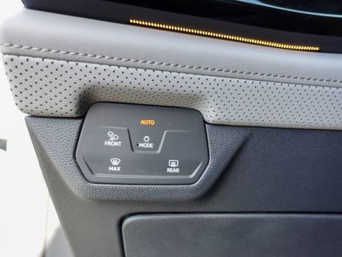 Used 2025 Volkswagen Atlas Peak Edition SE image 16