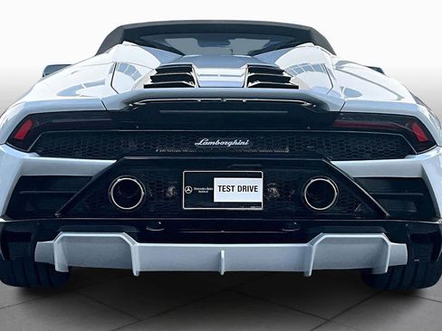 Used 2021 Lamborghini Huracan EVO image 5