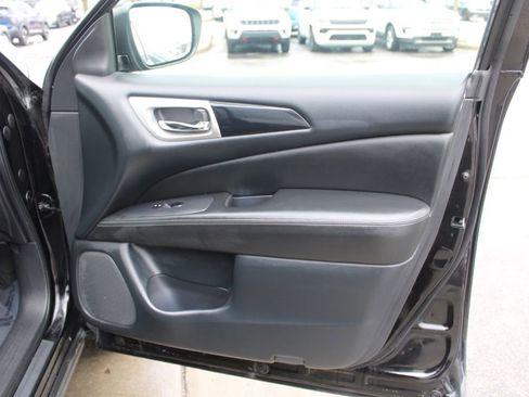 Used 2019 Nissan Pathfinder S image 20