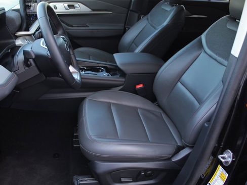 Used 2025 Ford Explorer Active w/ Active Comfort Package image 35