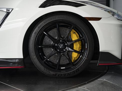 Used 2024 Nissan GT-R NISMO w/ Floor Mat Package AWD/4WD image 30