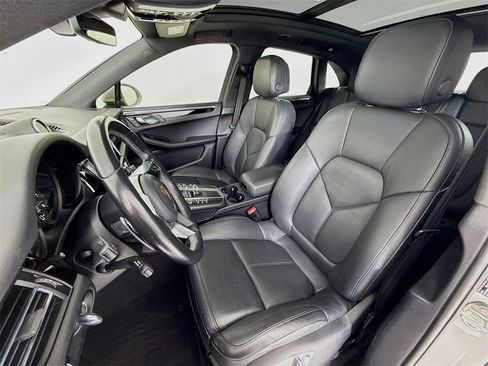 Used 2020 Porsche Macan image 5