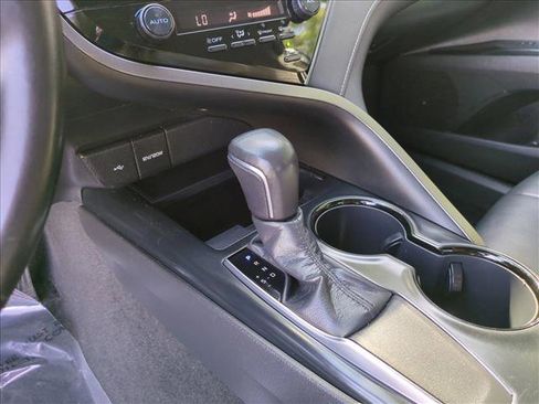 Used 2020 Toyota Camry SE image 12