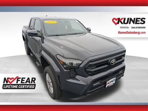 Used 2025 Toyota Tacoma SR5 AWD/4WD image 1