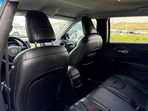 Used 2023 Jeep Cherokee Altitude Lux w/ Mopar Interior Package image 29