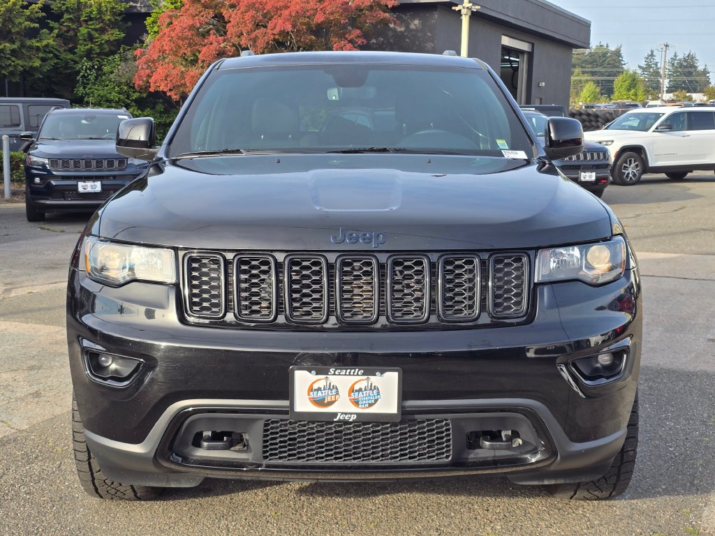 Used 2019 Jeep Grand Cherokee Laredo AWD/4WD image 2