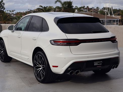 Certified 2023 Porsche Macan image 3