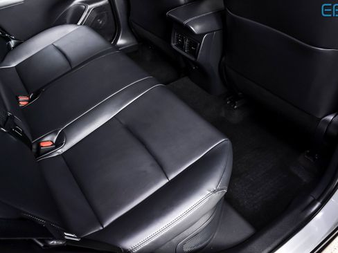 Used 2024 Toyota Venza Nightshade image 22