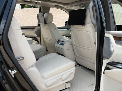 Used 2026 Cadillac Escalade Platinum Sport w/ LPO, Floor Liner Package AWD/4WD image 33