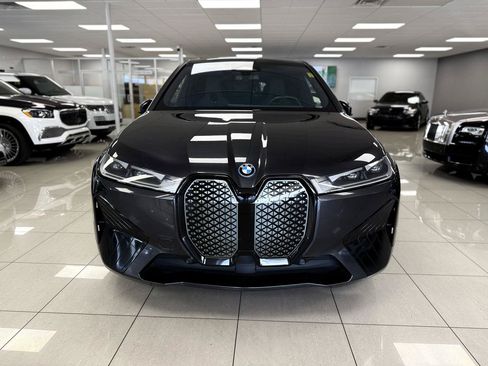 Used 2022 BMW iX xDrive50 w/ Premium Package AWD/4WD image 4