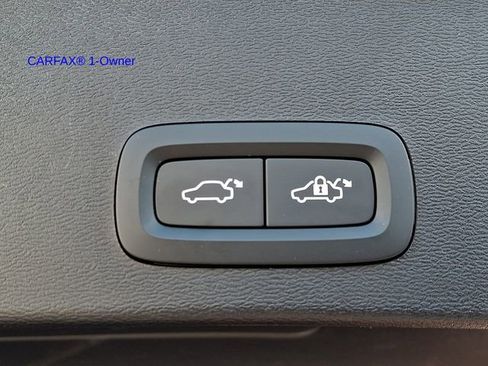 Certified 2023 Volvo XC40 B5 Plus w/ Protection Package Premier image 32