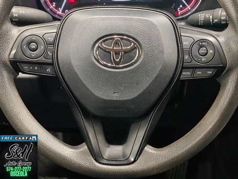 Used 2025 Toyota RAV4 XLE AWD/4WD image 5