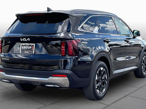 Used 2025 Kia Sorento S FWD image 12