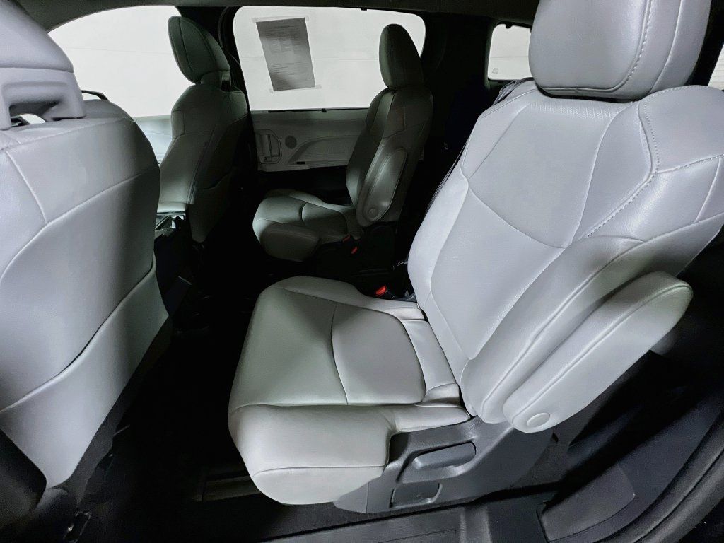 Certified 2026 Toyota Sienna XLE FWD image 22