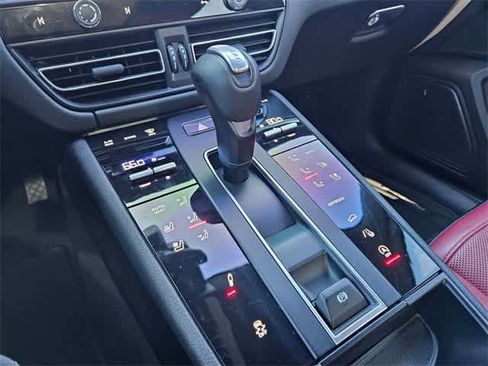 Used 2024 Porsche Macan image 34