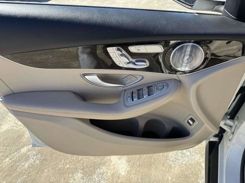 Used 2019 Mercedes-Benz GLC 300 4MATIC image 14