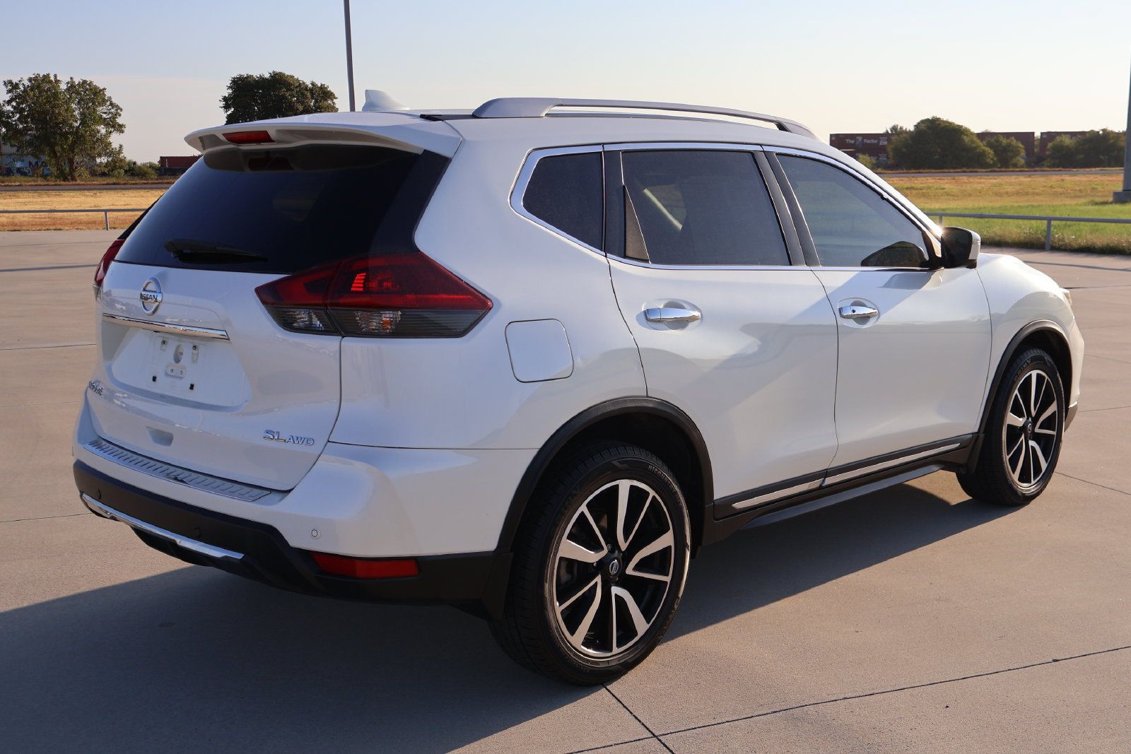 Used 2019 Nissan Rogue SL w/ Premium Package AWD/4WD image 6