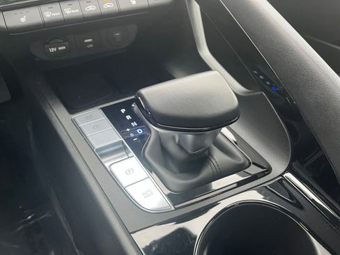 Used 2025 Hyundai Elantra Limited image 39