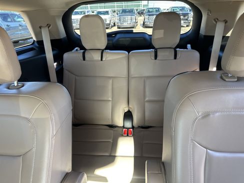 Used 2022 Ford Explorer XLT w/ Equipment Group 202A image 14