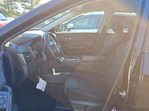 Used 2023 Nissan Rogue SV AWD/4WD image 3