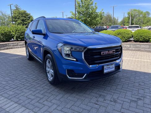 Used 2024 GMC Terrain SLE w/ Driver Convenience Package FWD image 7