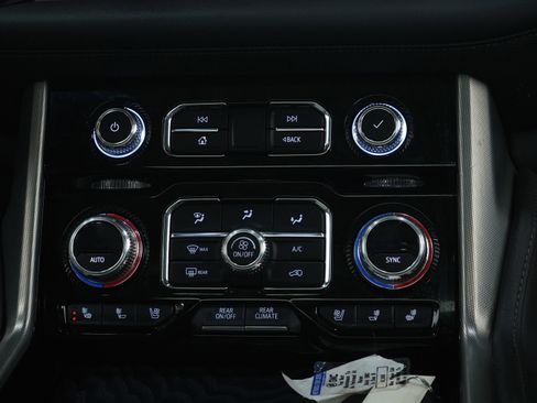 Used 2022 GMC Yukon XL Denali w/ Denali Premium Package image 21