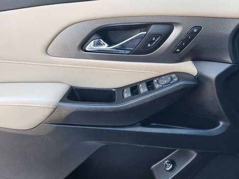 Used 2023 Chevrolet Traverse Premier image 25
