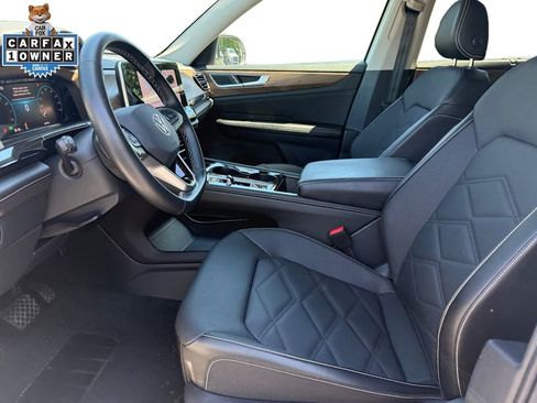 Used 2025 Volkswagen Atlas SE AWD/4WD image 9