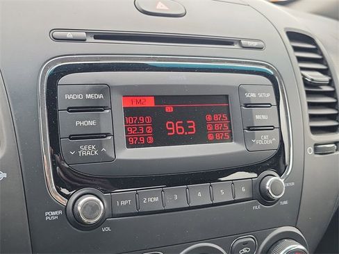 Used 2017 Kia Forte LX image 27