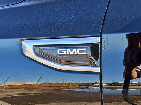 Used 2021 GMC Yukon Denali w/ Denali Premium Package image 14