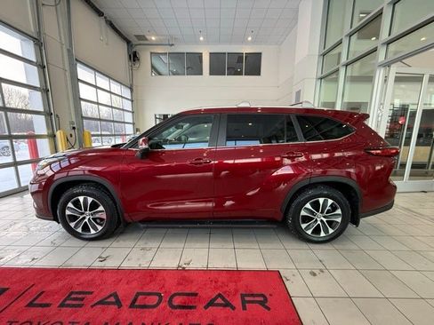 Used 2023 Toyota Highlander XLE image 6