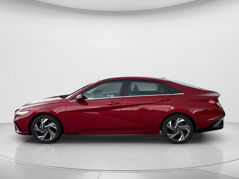 Used 2025 Hyundai Elantra Limited FWD image 8