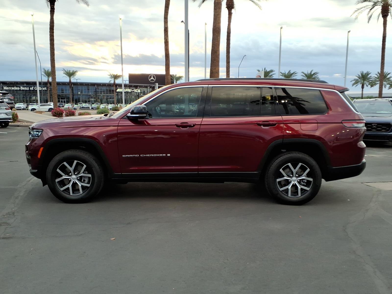Used 2025 Jeep Grand Cherokee L Limited w/ Trailer Tow Package RWD image 7