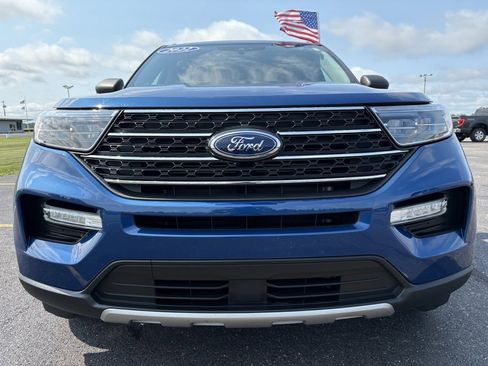 Used 2022 Ford Explorer XLT w/ Equipment Group 202A image 2
