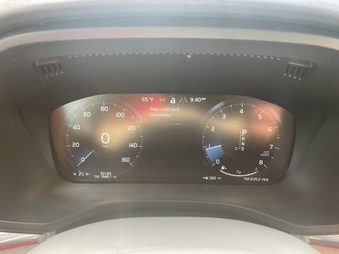 Used 2021 Volvo XC60 T5 Momentum w/ Premium Package image 29