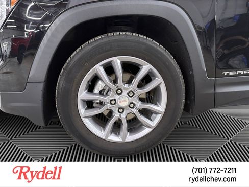 Used 2024 GMC Terrain SLT w/ Tech Package AWD/4WD image 9