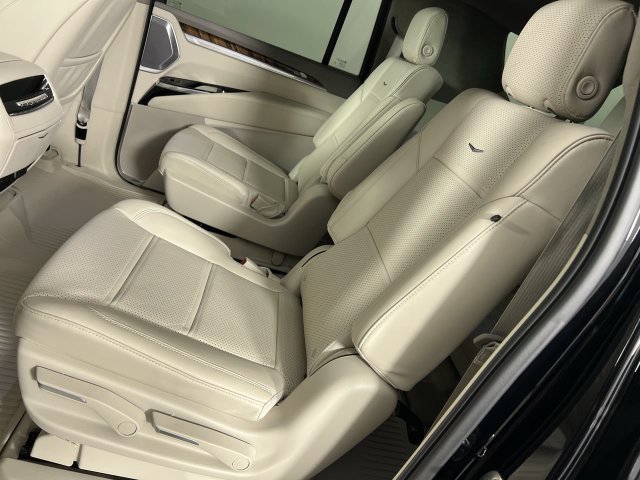 Used 2026 Cadillac Escalade ESV Platinum Sport w/ LPO, ONYX Package AWD/4WD image 26