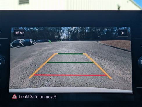 New 2026 Volkswagen Taos SE image 21