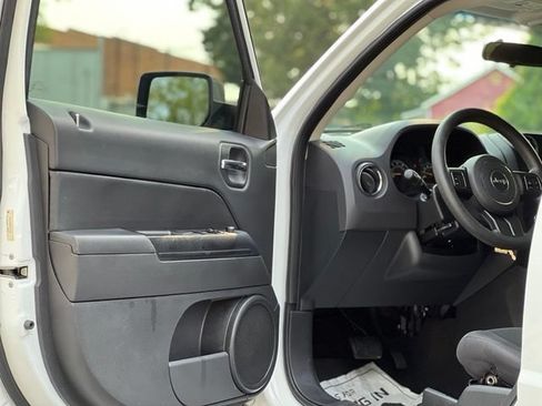 Used 2015 Jeep Patriot Sport w/ Power Value Group FWD image 9
