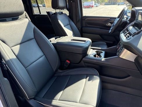 Used 2024 Chevrolet Suburban Premier image 34