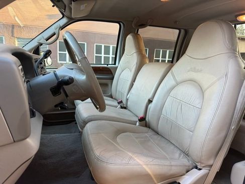 Used 2000 Ford F250 Lariat image 10