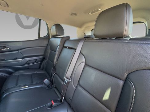 Used 2023 GMC Acadia SLT image 4