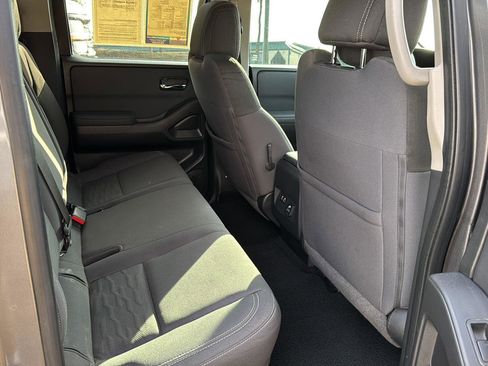 Used 2022 Nissan Frontier SV image 11