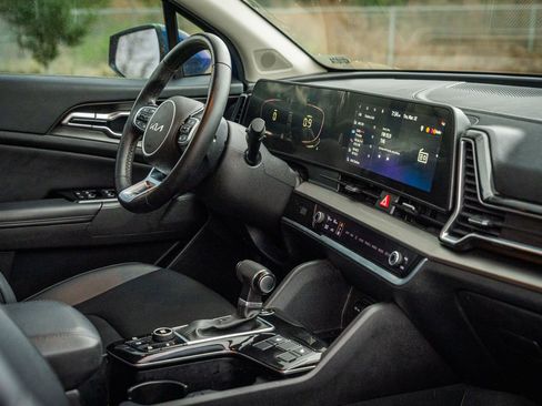 Used 2023 Kia Sportage EX image 12