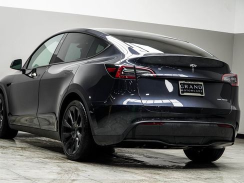 Used 2024 Tesla Model Y Long Range image 10