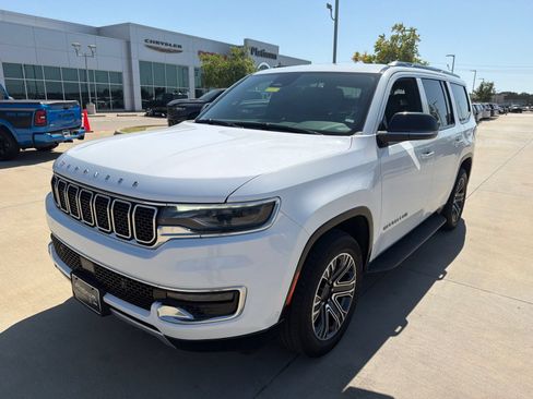 Used 2024 Jeep Wagoneer Series II w/ Flexible Seating Group AWD/4WD image 9