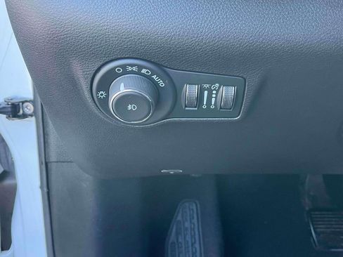 Used 2024 Jeep Compass Latitude image 16