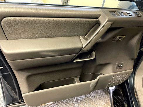 Used 2006 Nissan Titan LE w/ (R02) LE Off-Road Pkg image 25