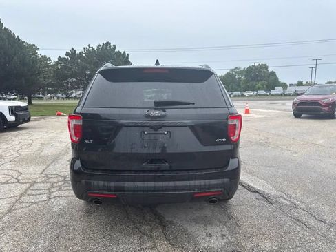 Used 2017 Ford Explorer XLT w/ Equipment Group 202A AWD/4WD image 4