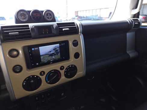 Used 2012 Toyota FJ Cruiser 4WD w/ Convenience Pkg image 30